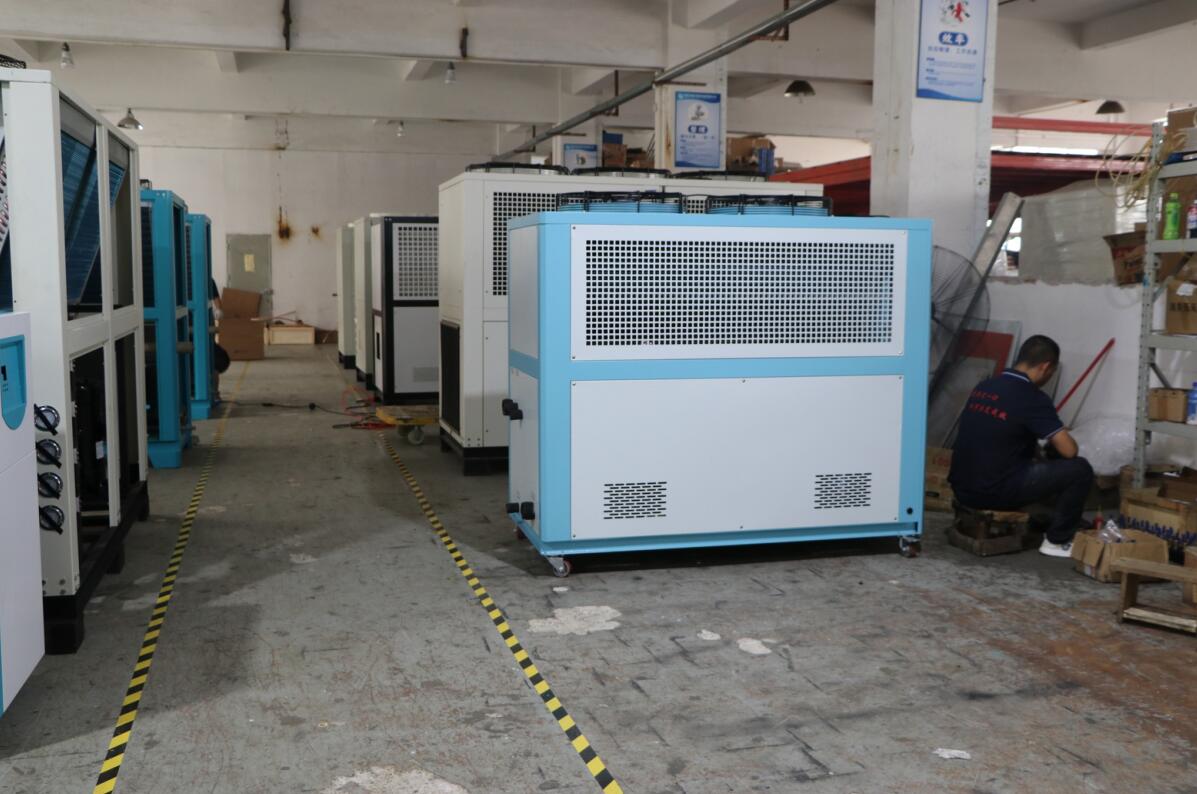 冷水機成品車間一角